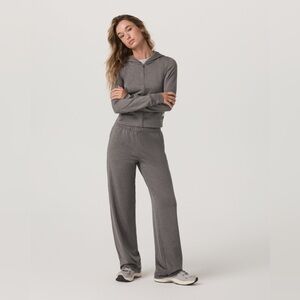 Brand new with tags Vuori chia heather Gray Lounge Set